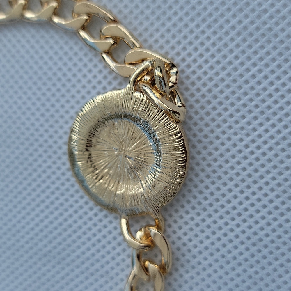 Bee Medallion Pendant Necklace Silvertone Crystal Accents 16" + 2" Adj · New - Picture 6 of 12
